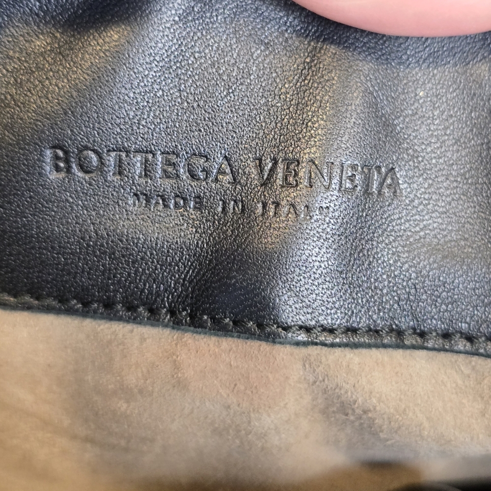 Bottega Veneta Black and Cream Crossbody Bag with Wallet - Picture 7 of 17